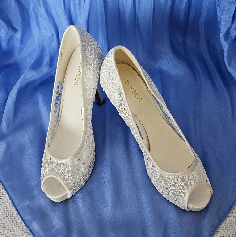Menbur Ivory Lace Peep-Toe Stiletto Heels, Size 7 - Picture 1 of 5
